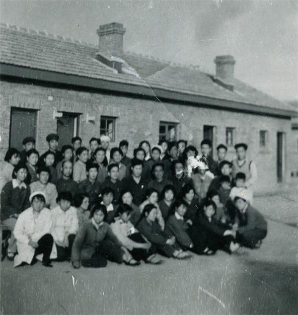 1954年醫(yī)院最早的平房建筑.jpg